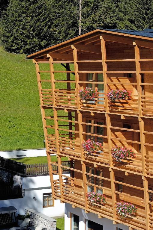 Hotel Melodia Del Bosco Бадия Экстерьер фото